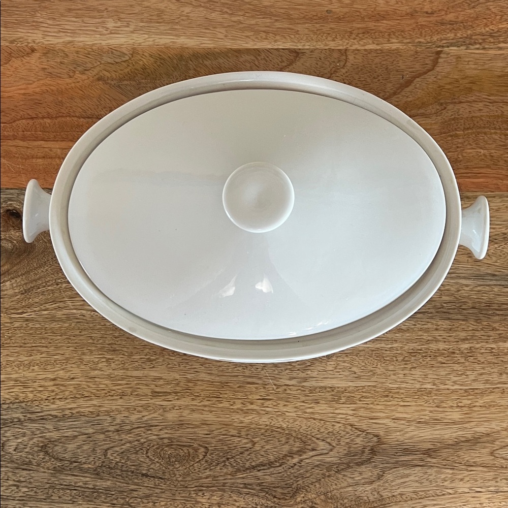 Vintage White Casserole Dish with Mushroom Design by Goodwood made in Japan - Picture 3 of 10